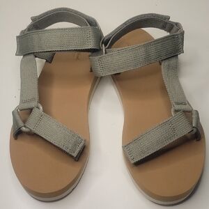 Women's Gray Sandals Universal Thread Good Condition Sz8